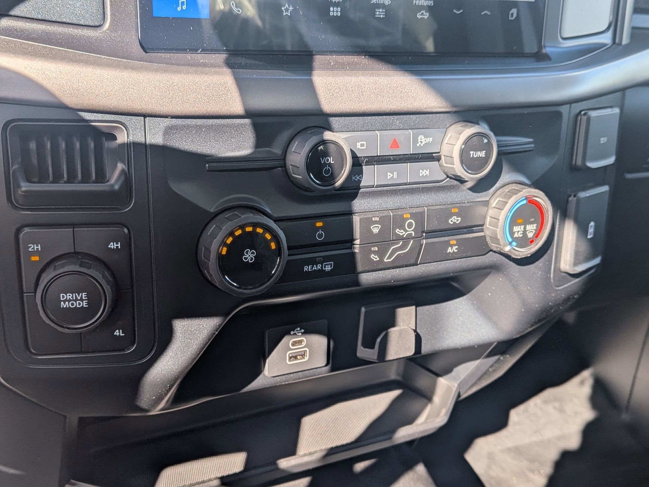 2025 FORD F-150 - Image 18