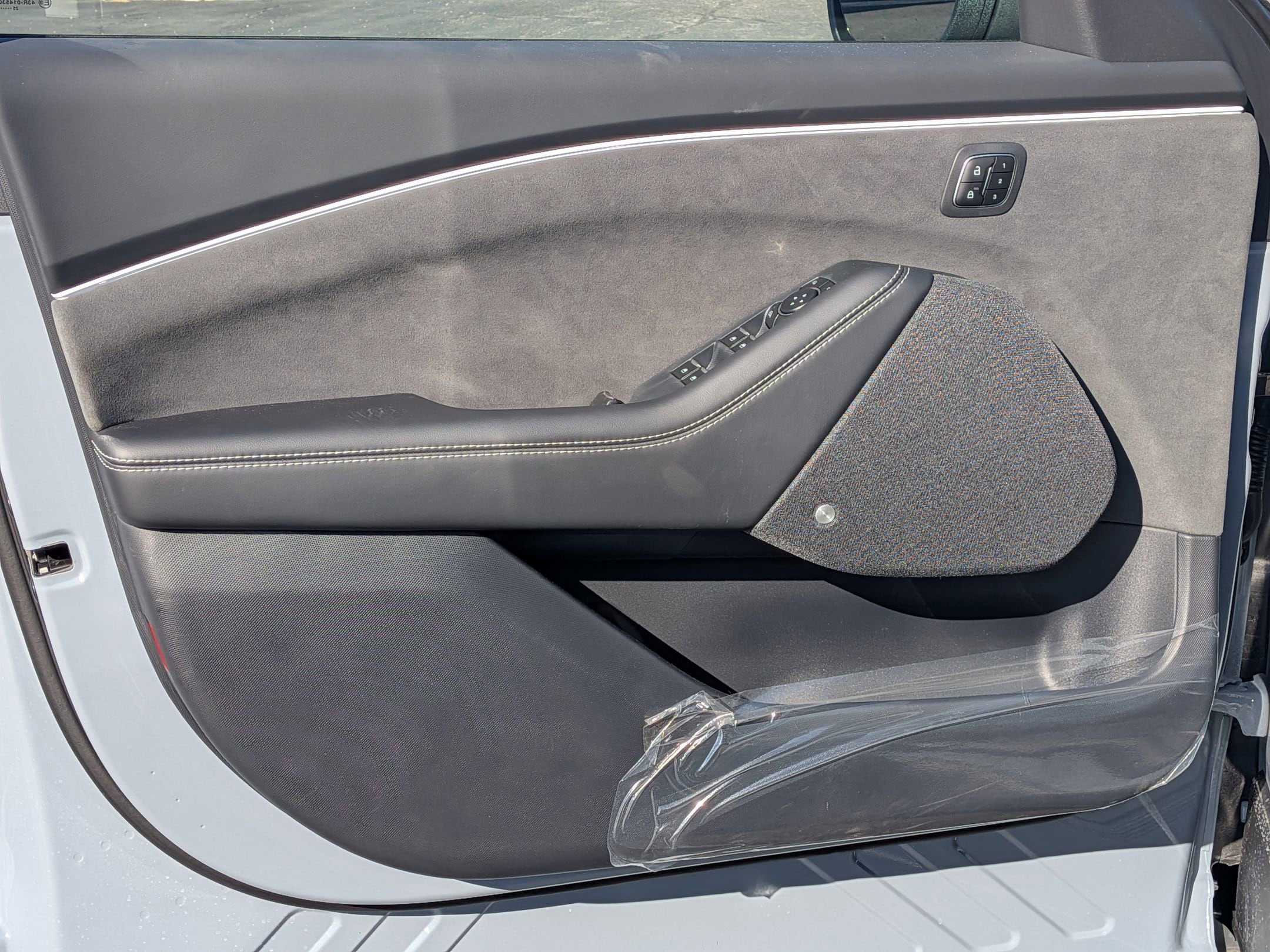 2025 FORD MUSTANG MACH-E - Image 11