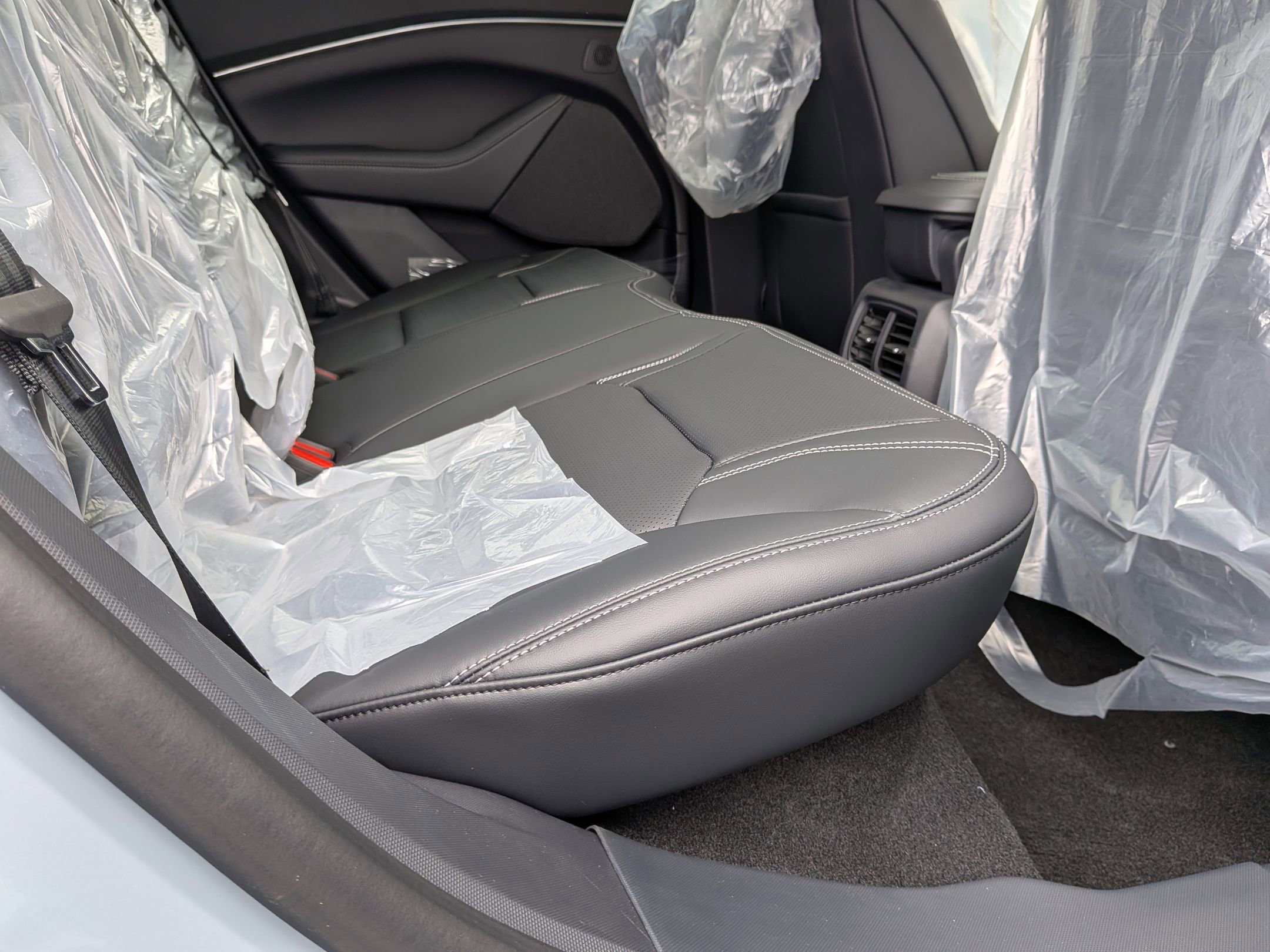 2025 FORD MUSTANG MACH-E - Image 24