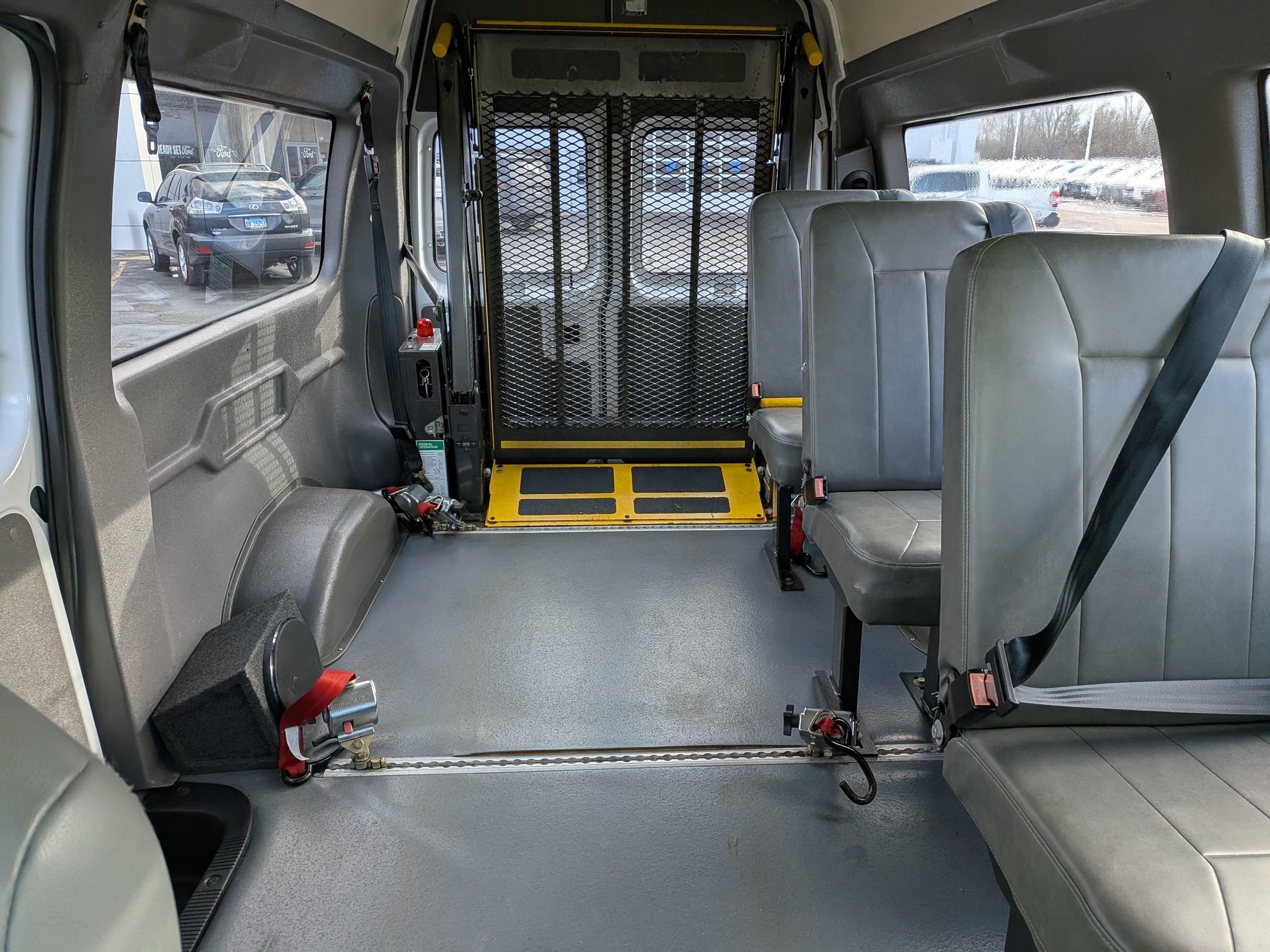 2011 FORD E-150 - Image 19