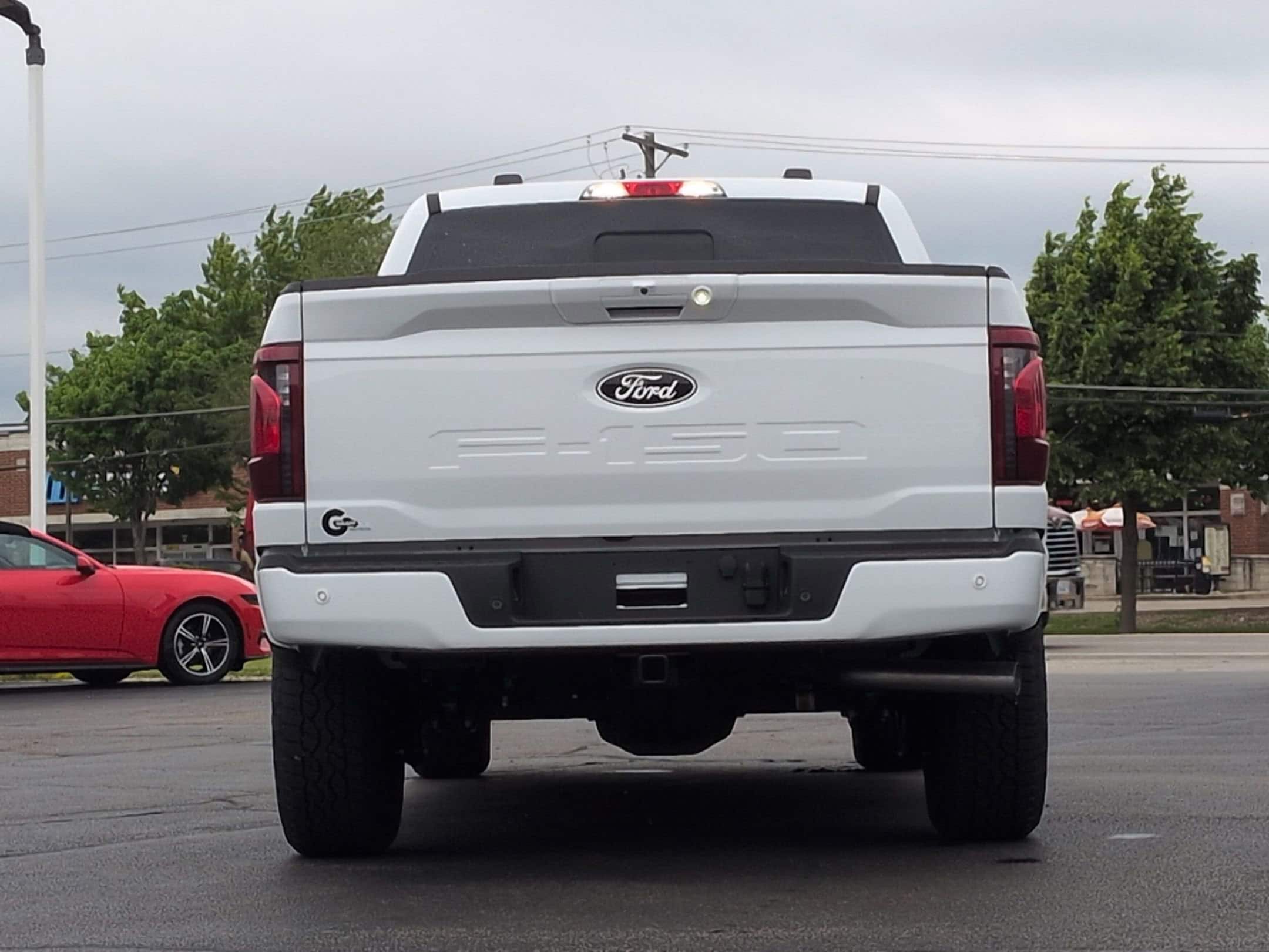 View vehicle photo 6