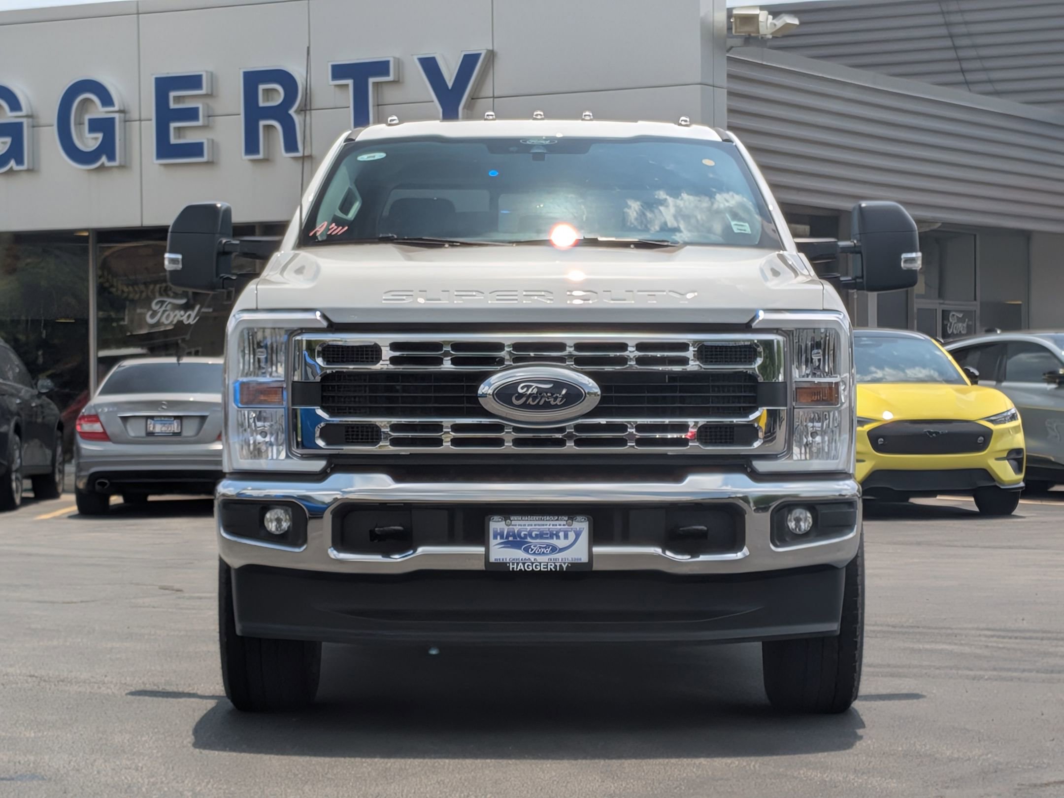 2025 Ford F-250 XLT photo 2