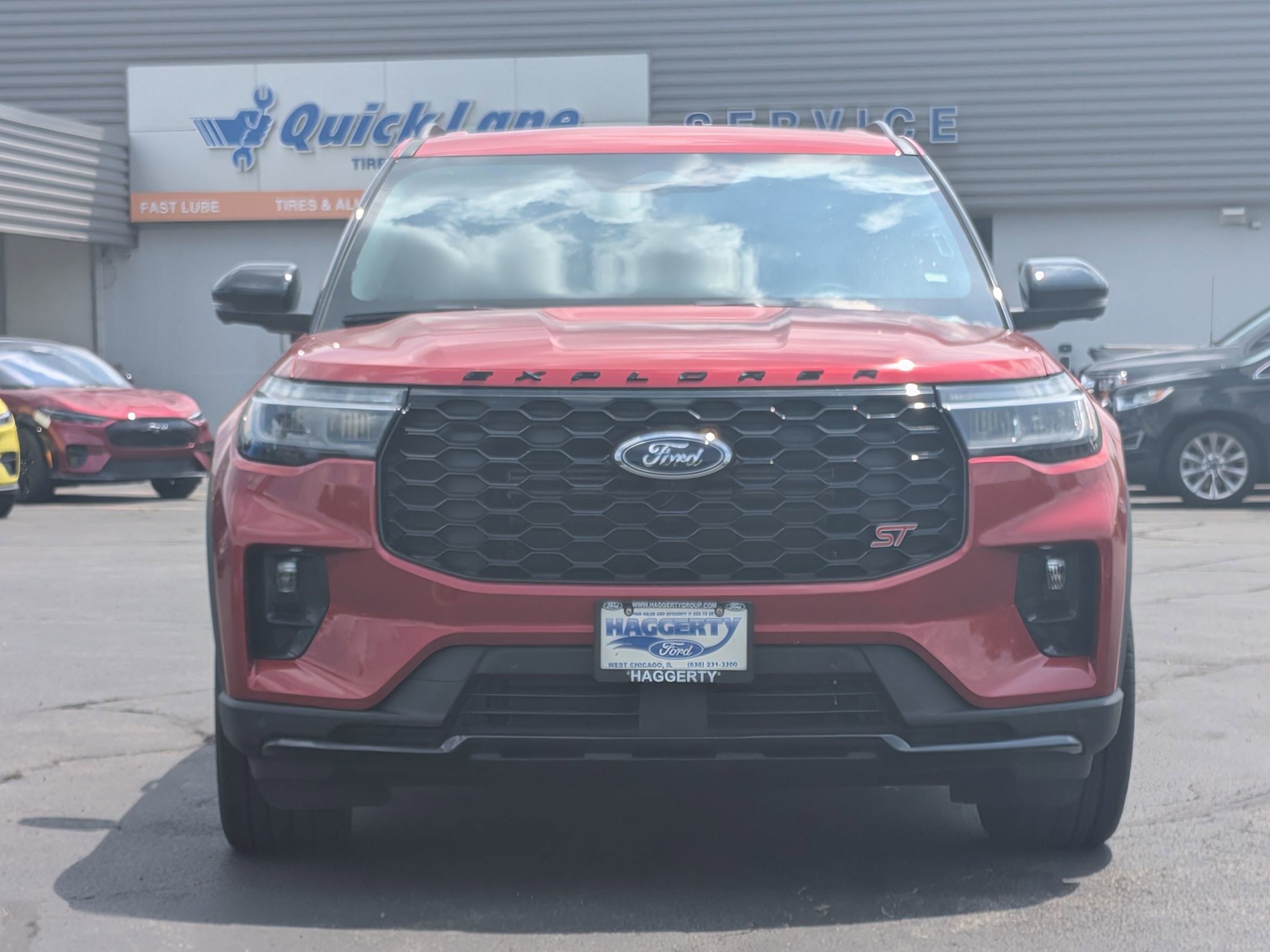 2025 Ford Explorer ST-Line photo 2