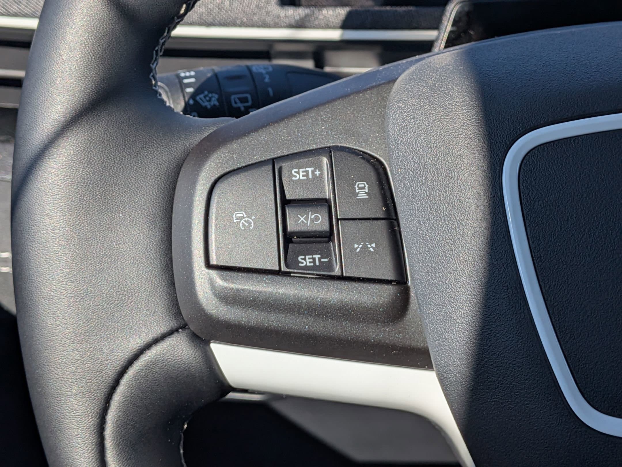 2025 FORD MUSTANG MACH-E - Image 13