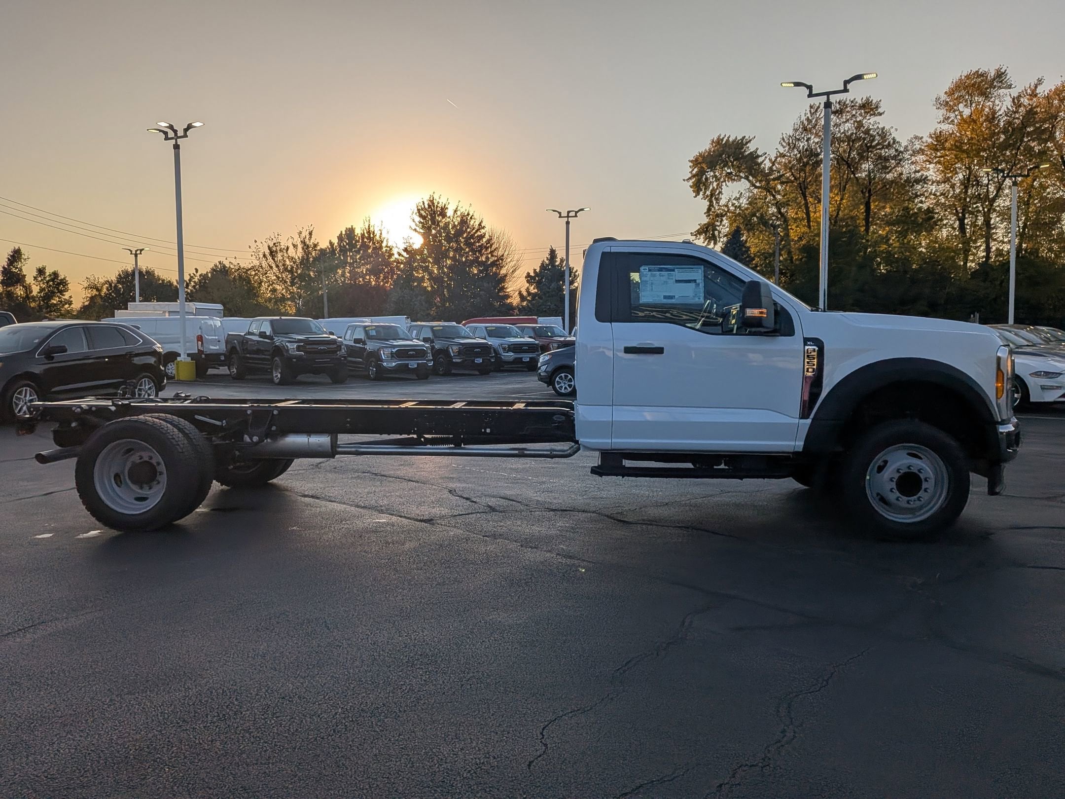 2026 FORD F-550 - Image 4