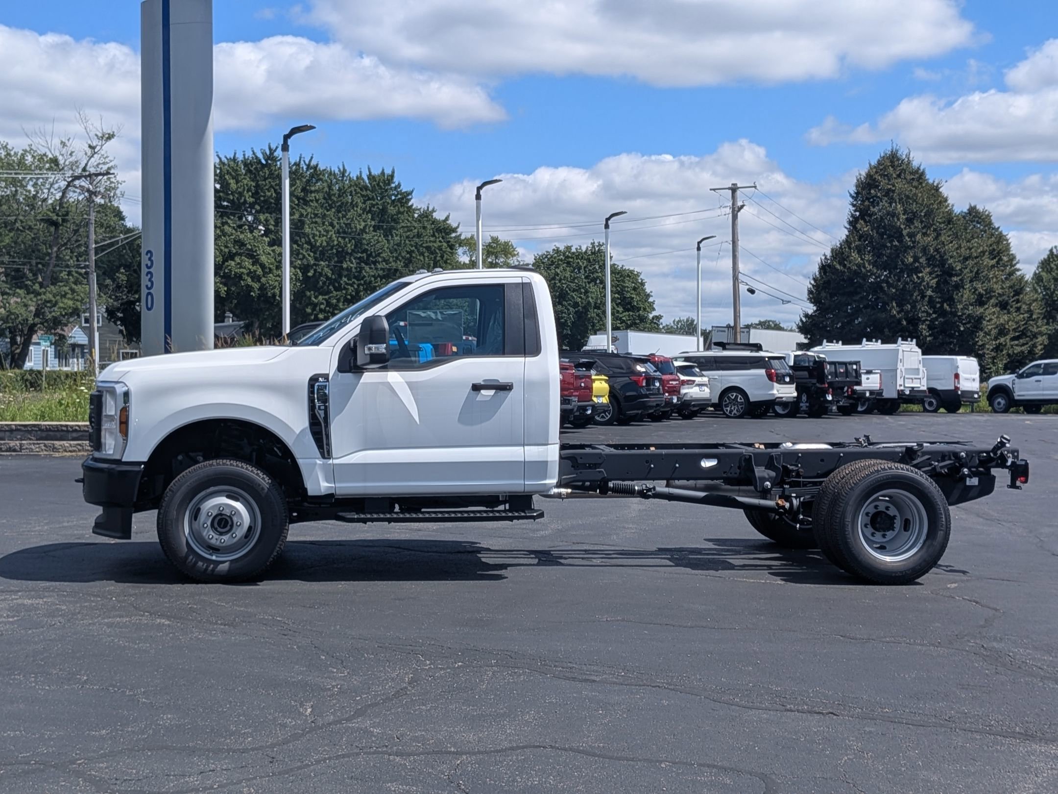 2025 FORD F-350 - Image 8