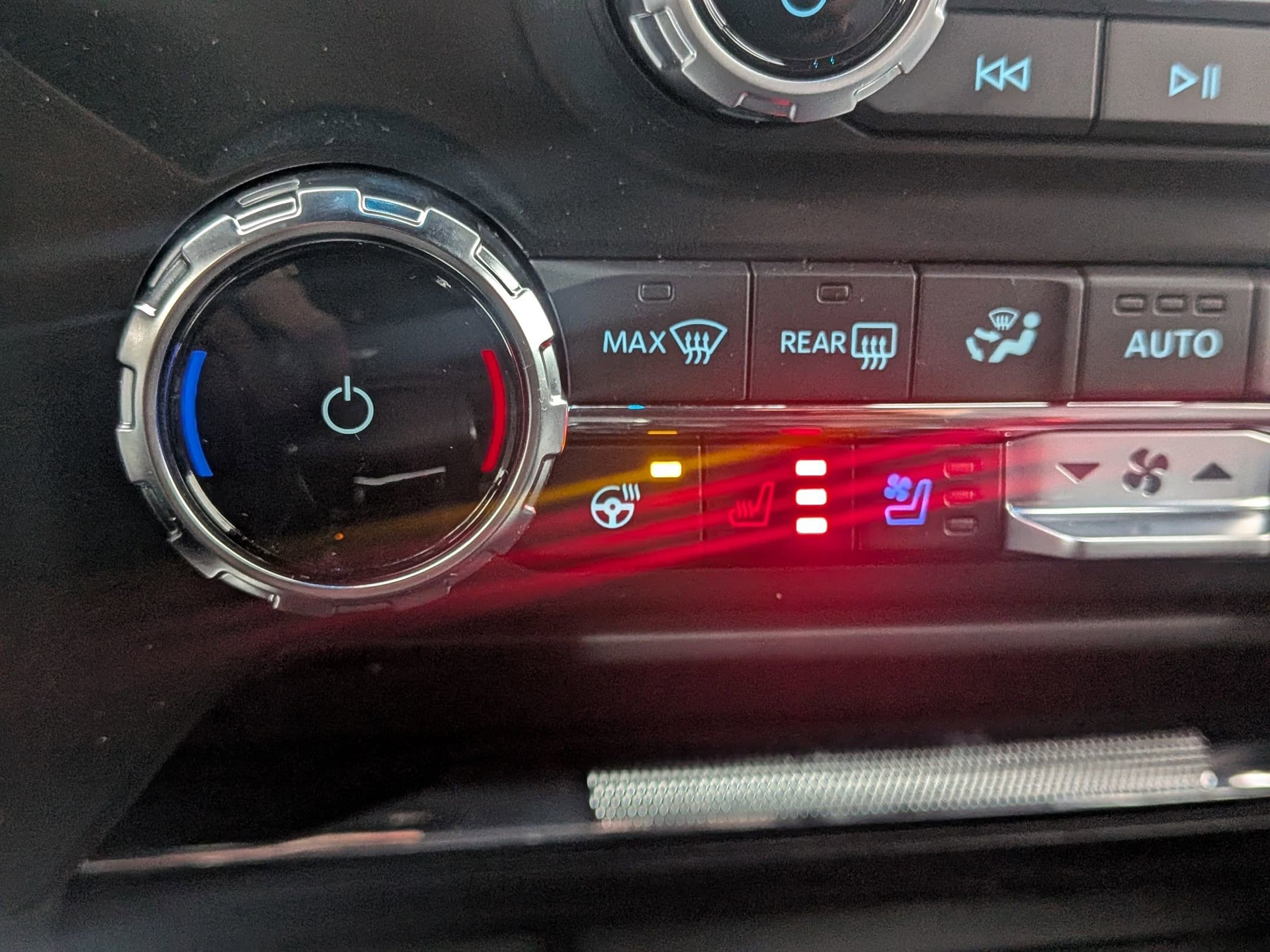 2025 FORD F-150 - Image 19