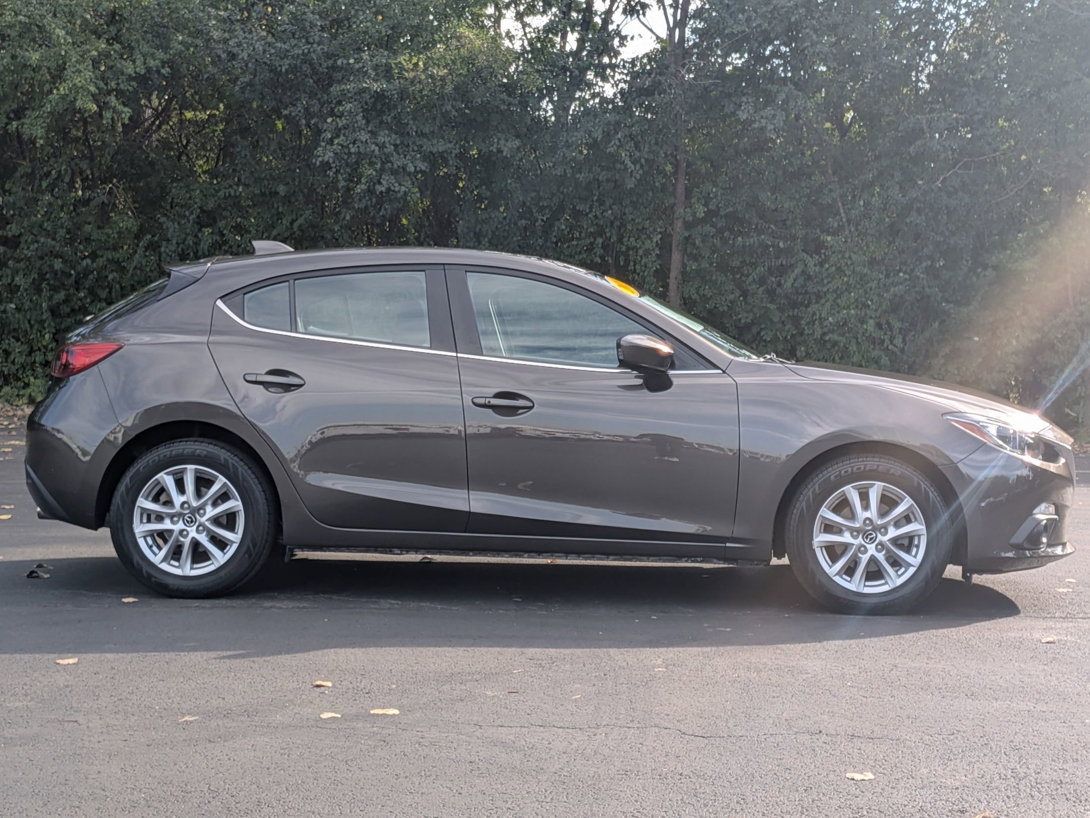 2015 Mazda Mazda3 Touring Hatchback photo 4