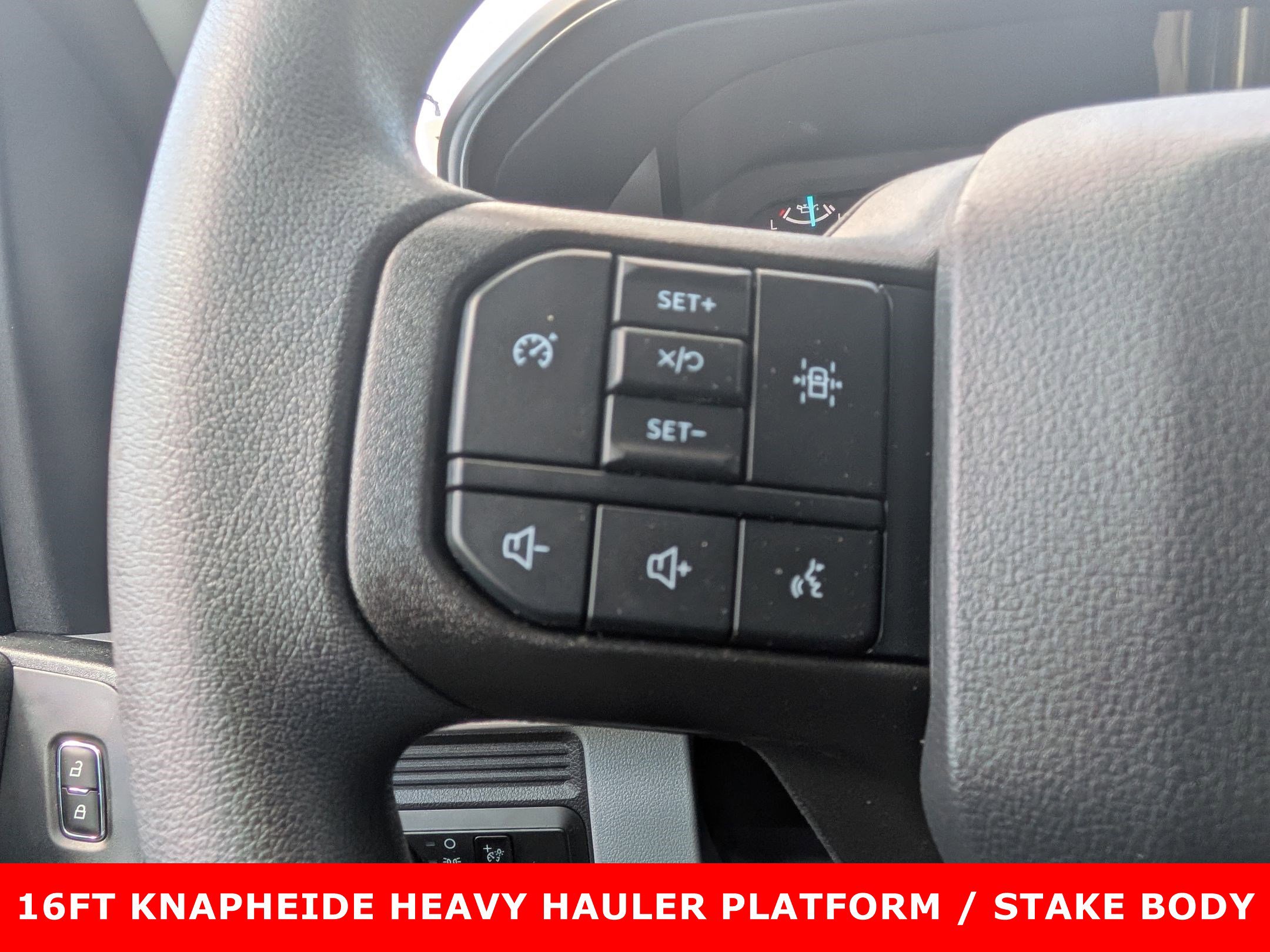 2025 FORD F-550 - Image 13