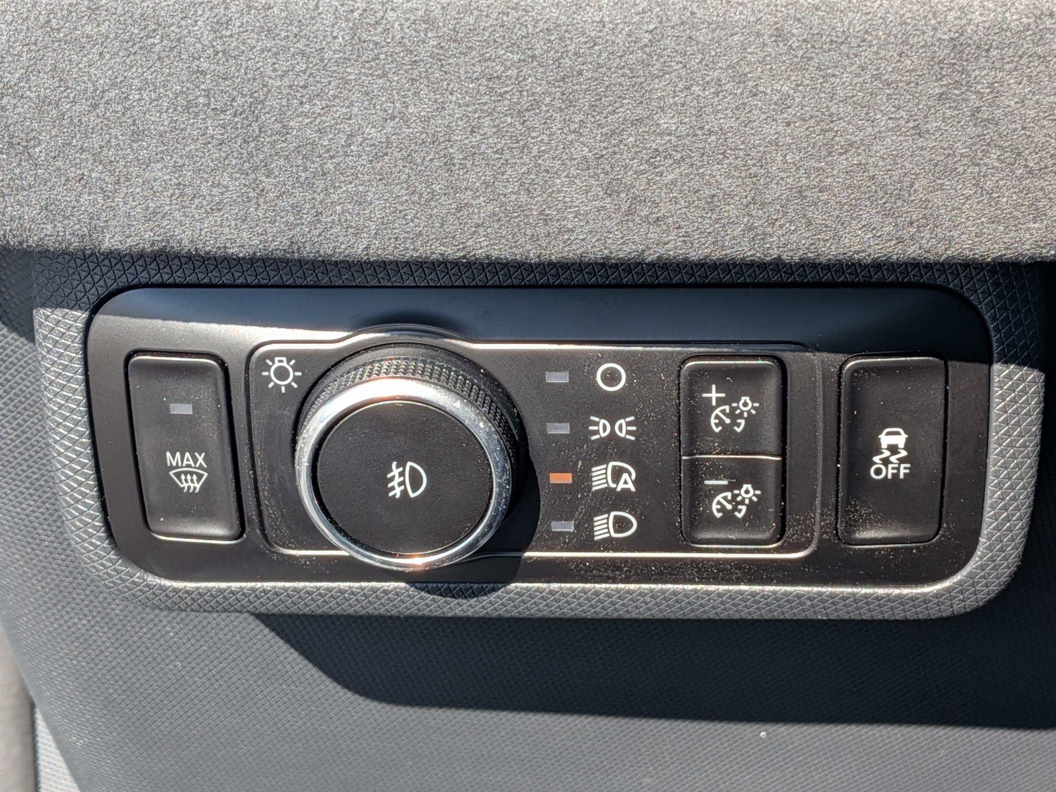 2025 FORD MUSTANG MACH-E - Image 12