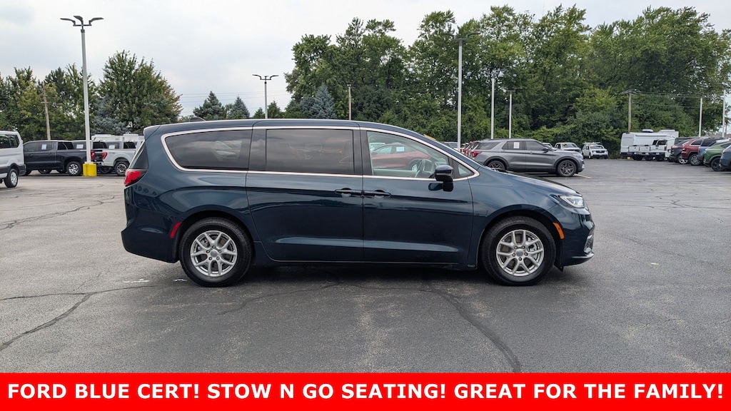 Certified 2023 Chrysler Pacifica Touring L FWD Mini-van, Passenger