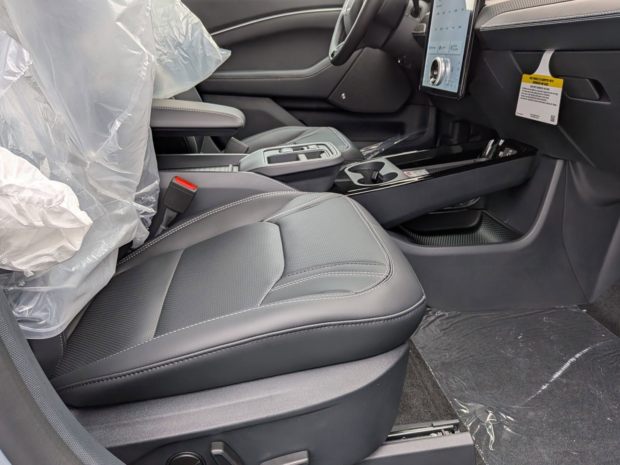 2025 FORD MUSTANG MACH-E - Image 27