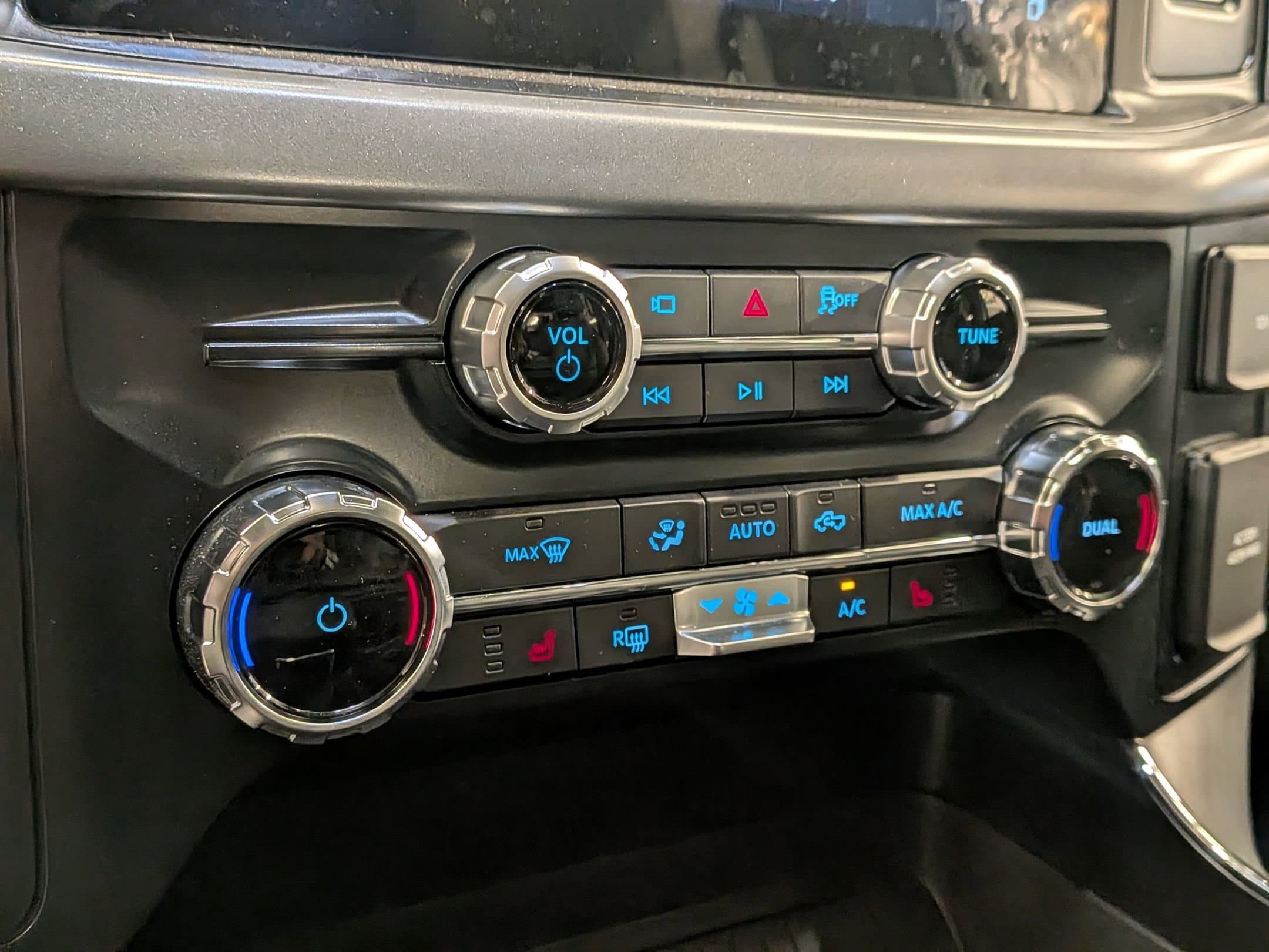 2025 FORD F-150 - Image 19