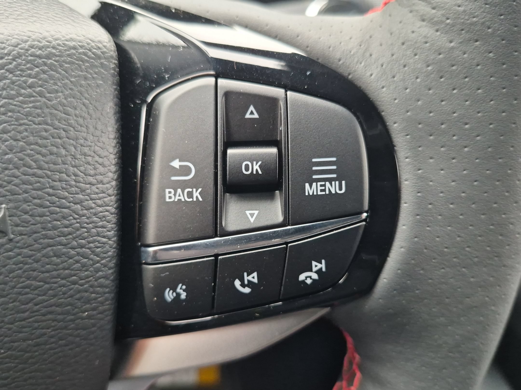 2026 Ford Explorer ST-Line - Photo 15