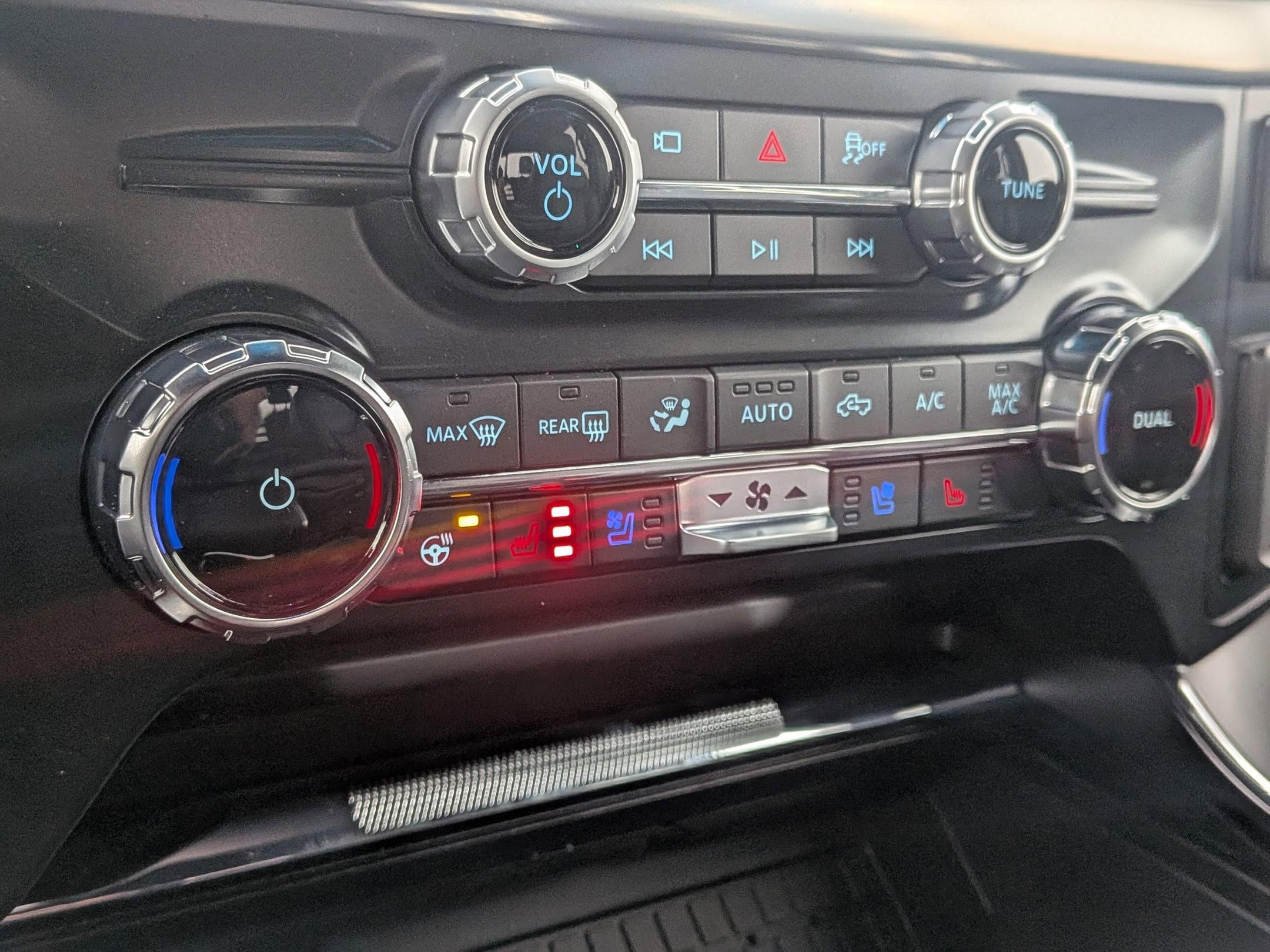 2025 FORD F-150 - Image 18