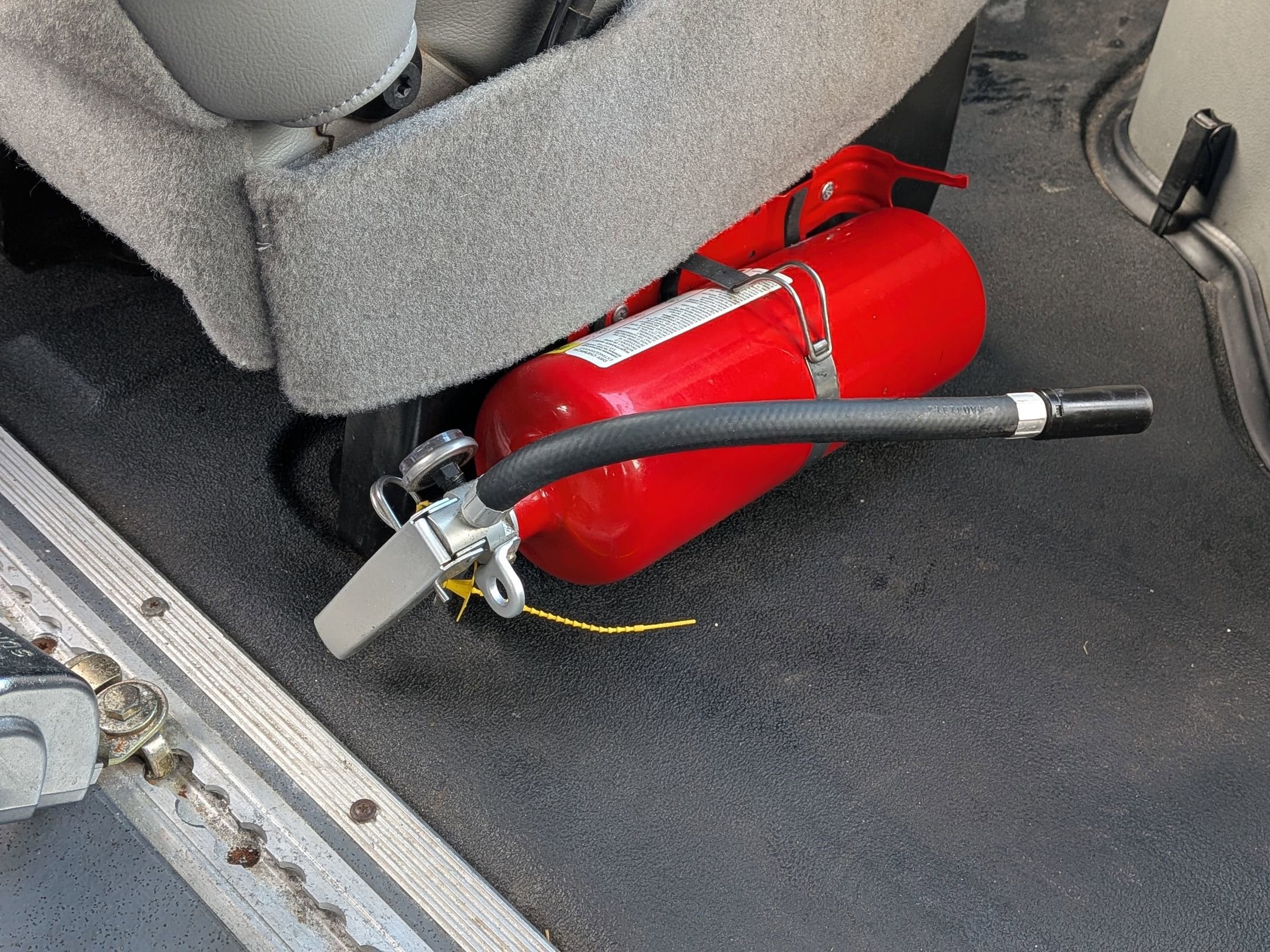 2011 FORD E-150 - Image 18