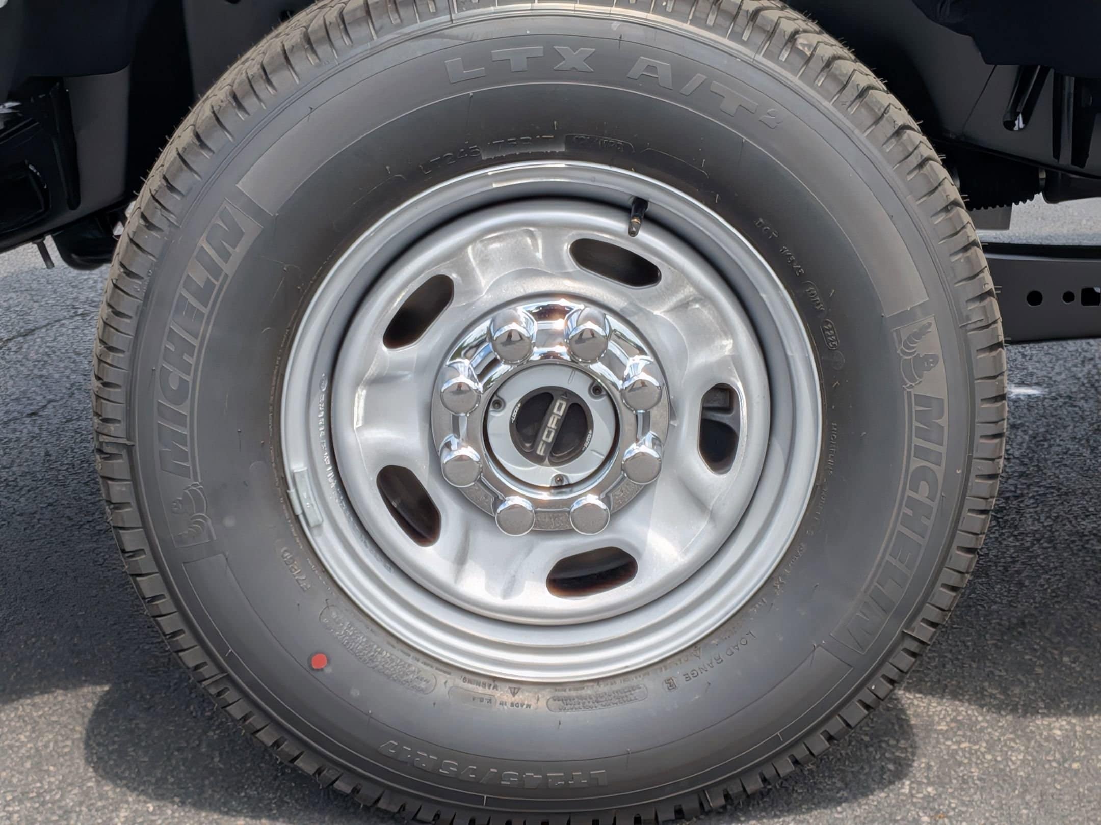 2025 FORD F-250 - Image 9