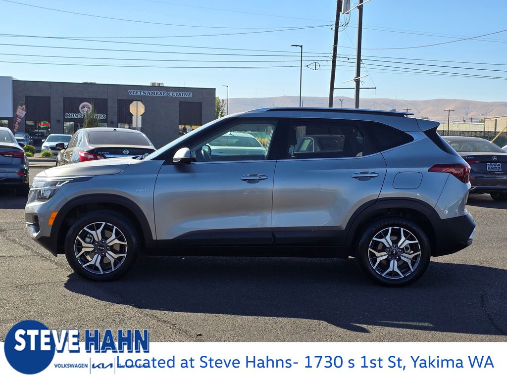 2023 Kia Seltos EX photo 2