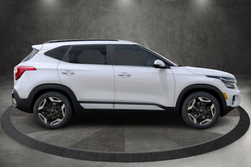 2024 Kia Seltos SX photo 2