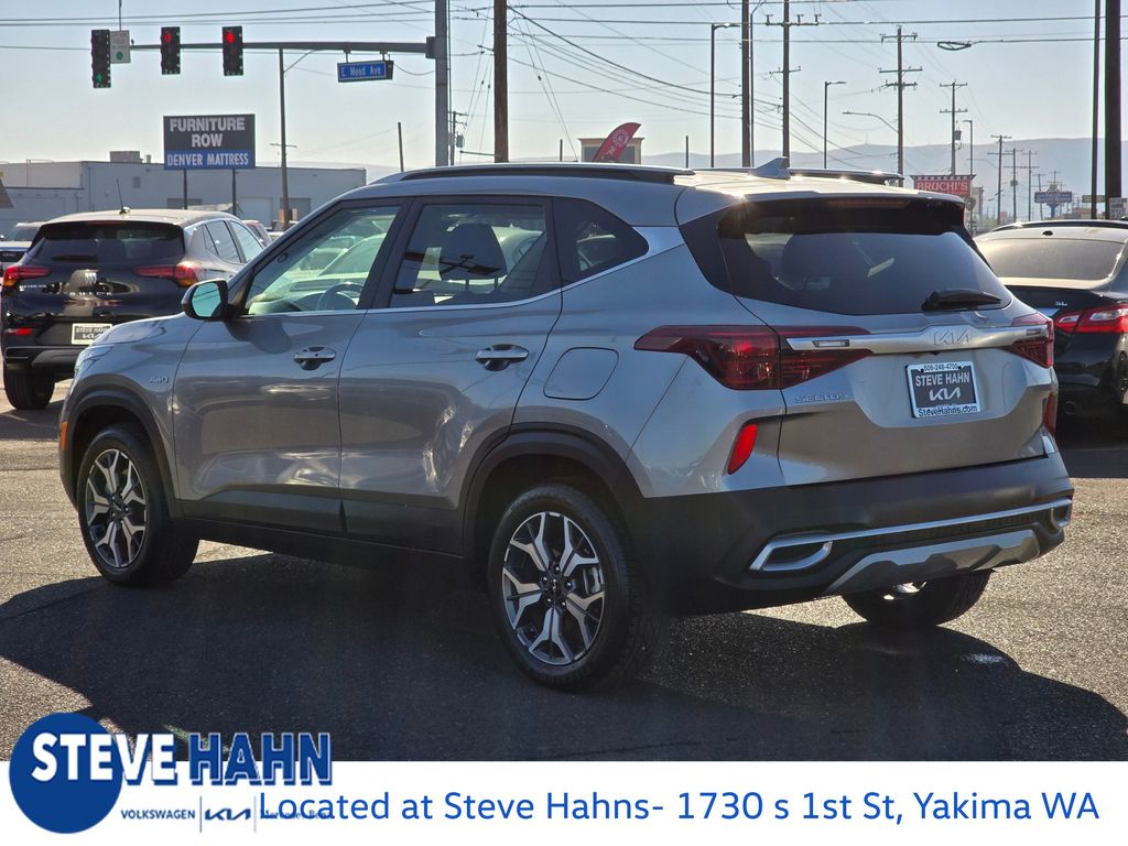 2023 Kia Seltos EX photo 3