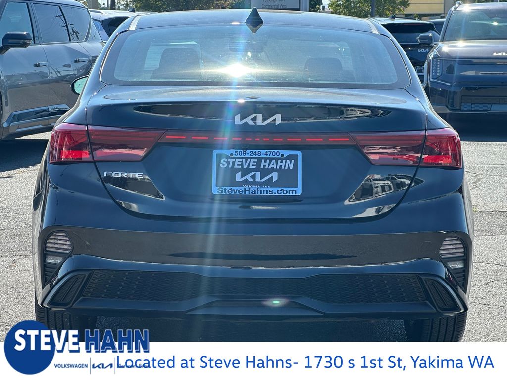 2023 Kia Forte LXS photo 3