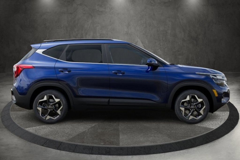 2025 Kia Seltos EX photo 2