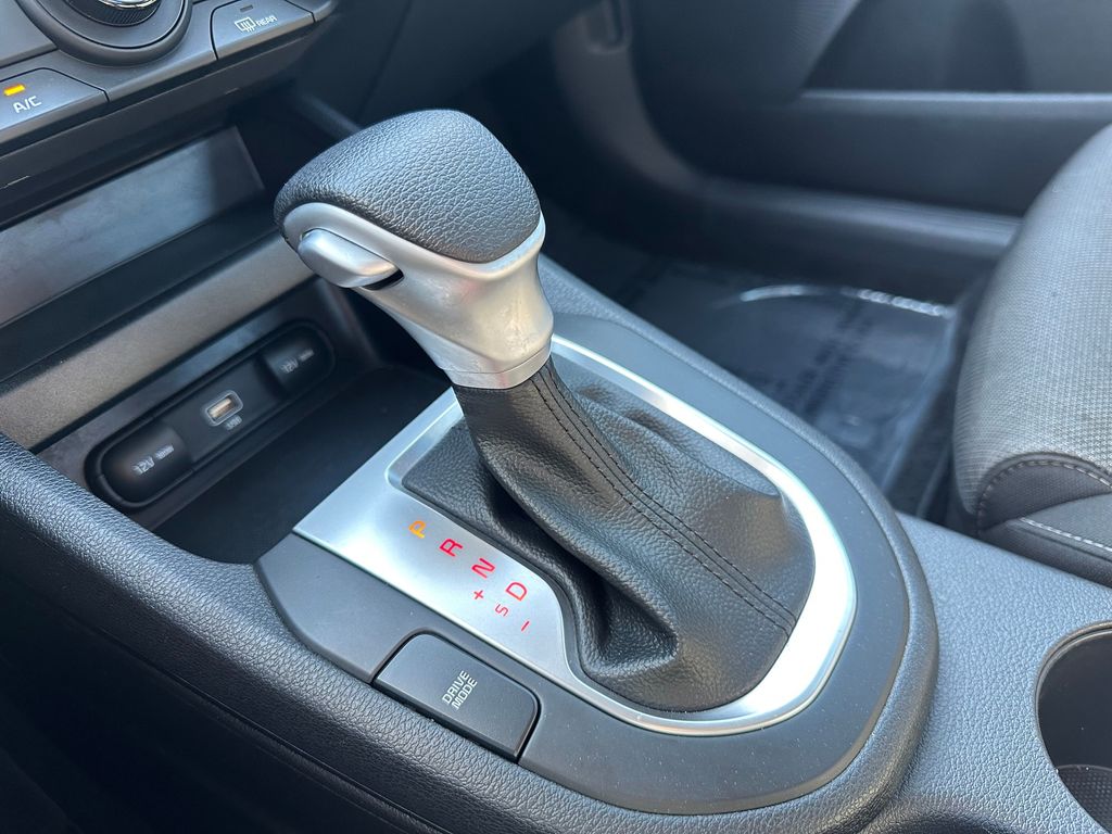 2023 Kia Forte LXS photo 4