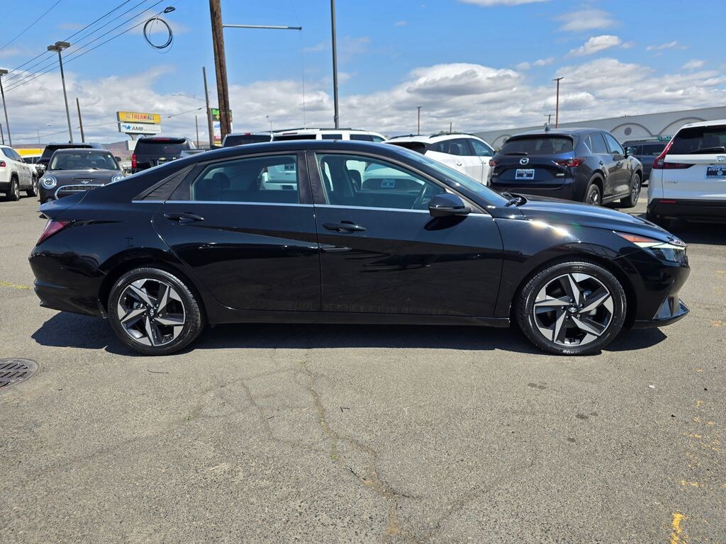 Used 2022 Hyundai Elantra Hybrid Limited Sedan
