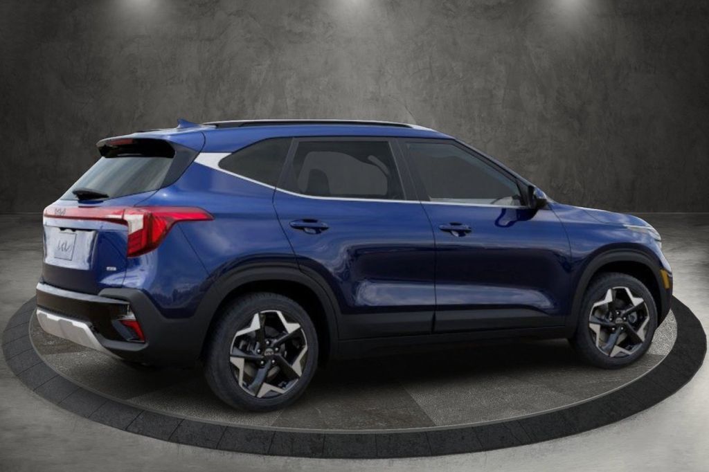 2025 Kia Seltos EX photo 3