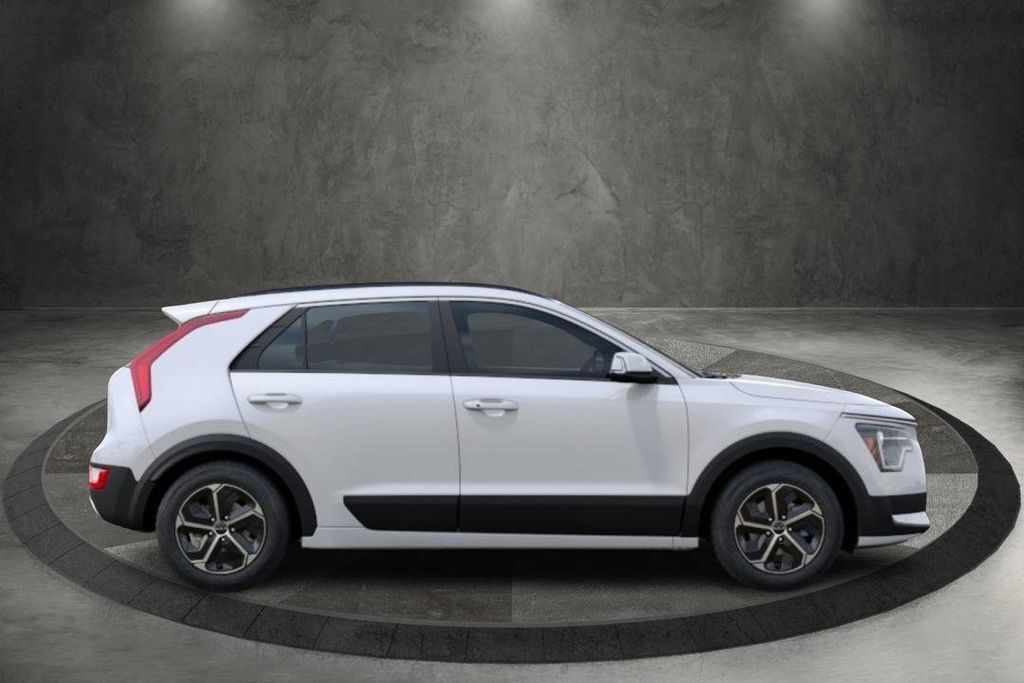 2024 Kia Niro Plug-In Hybrid EX photo 2