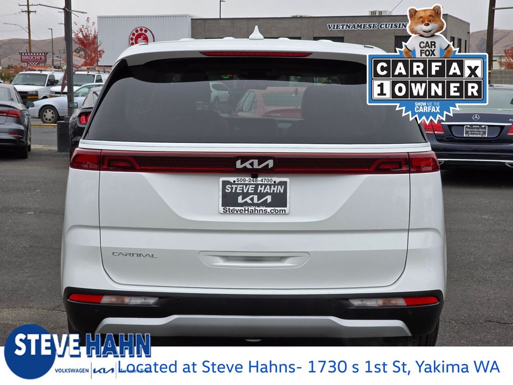 2024 Kia Carnival EX photo 4