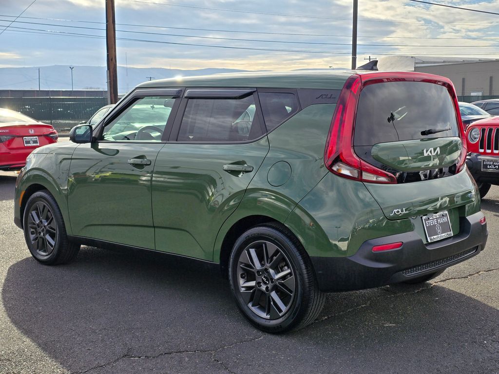 2022 Kia Soul EX photo 3