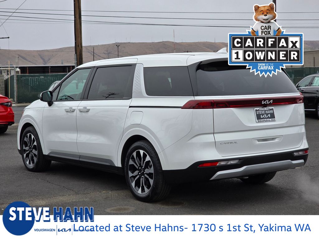 2024 Kia Carnival EX photo 3