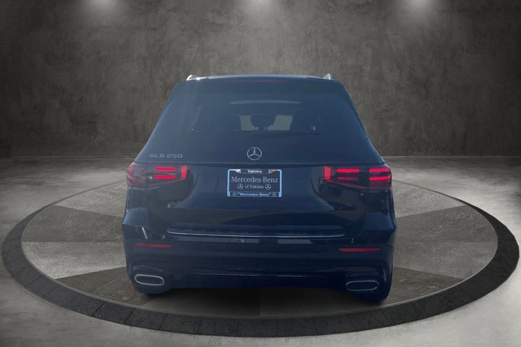 2024 Mercedes Benz GLB 250 photo 4