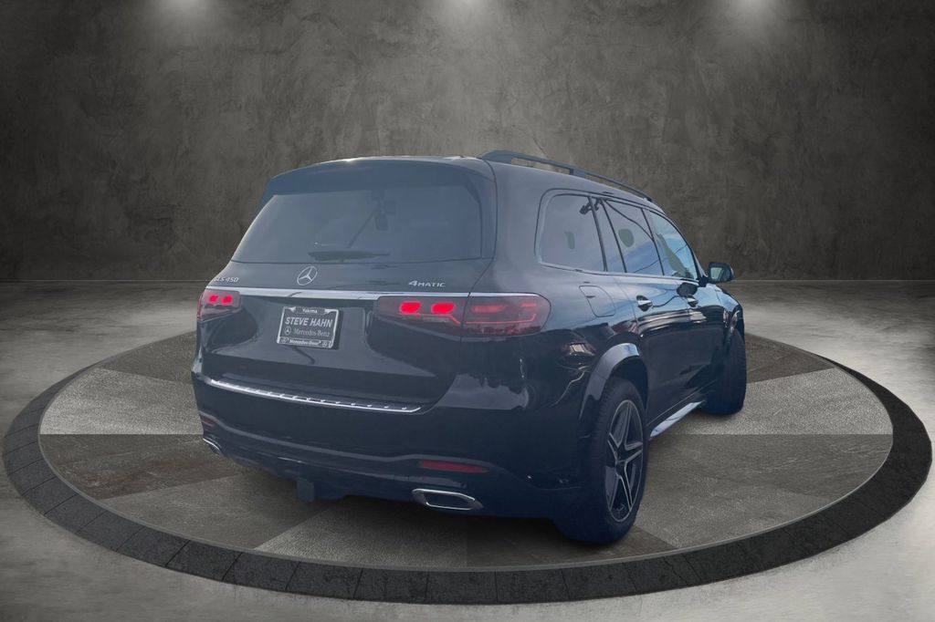 2024 Mercedes Benz GLS 450 4MATIC photo 3