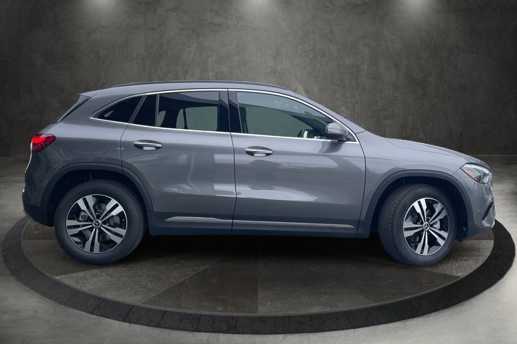 2025 Mercedes Benz GLA 250 photo 2