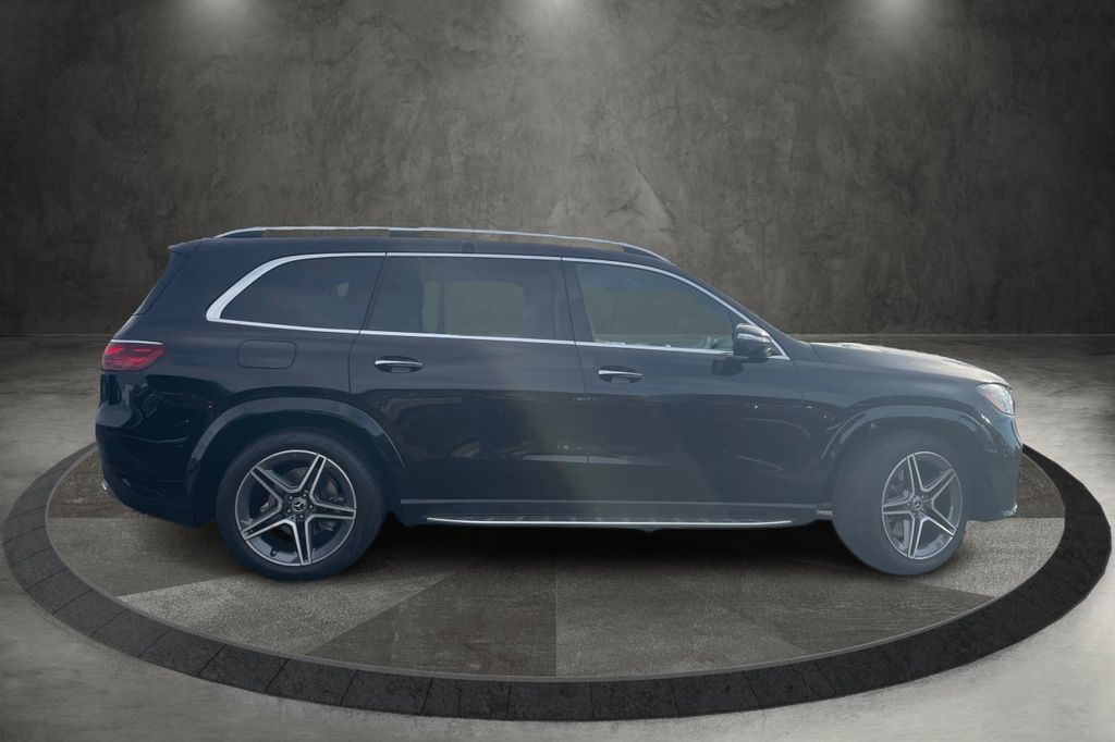 2024 Mercedes Benz GLS 450 4MATIC photo 2