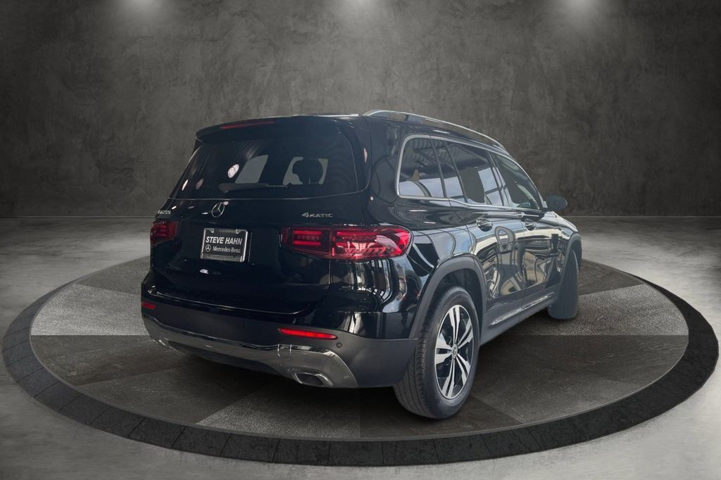 2025 Mercedes Benz GLB 250 4MATIC photo 3