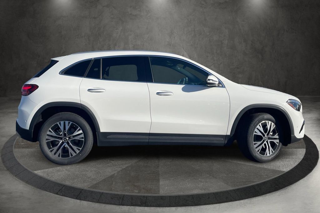 2025 Mercedes Benz GLA 250 4MATIC photo 2
