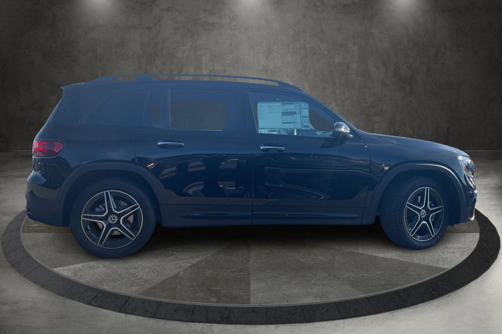 2024 Mercedes Benz GLB 250 photo 2