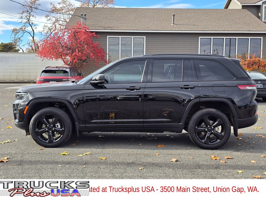 2024 Jeep Grand Cherokee Laredo Altitude X photo 2