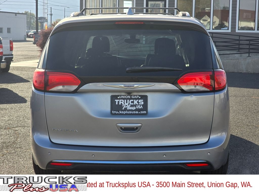 Used 2019 Chrysler Pacifica Touring L Van Passenger Van