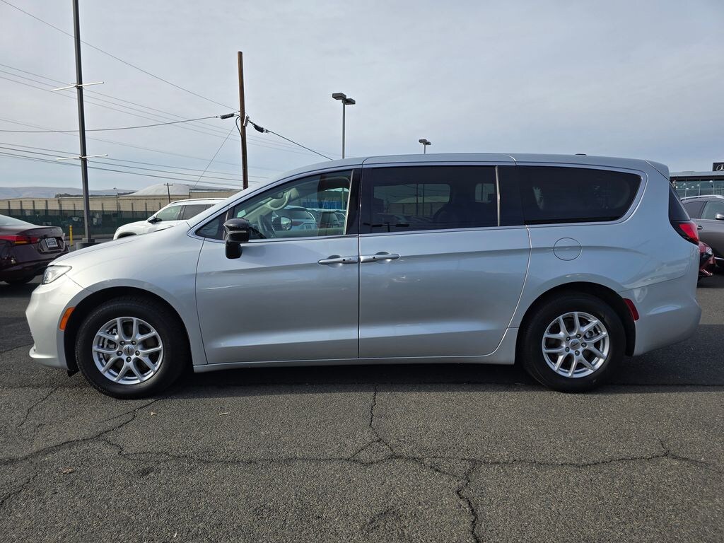 Used 2024 Chrysler Pacifica Touring L Van Passenger Van