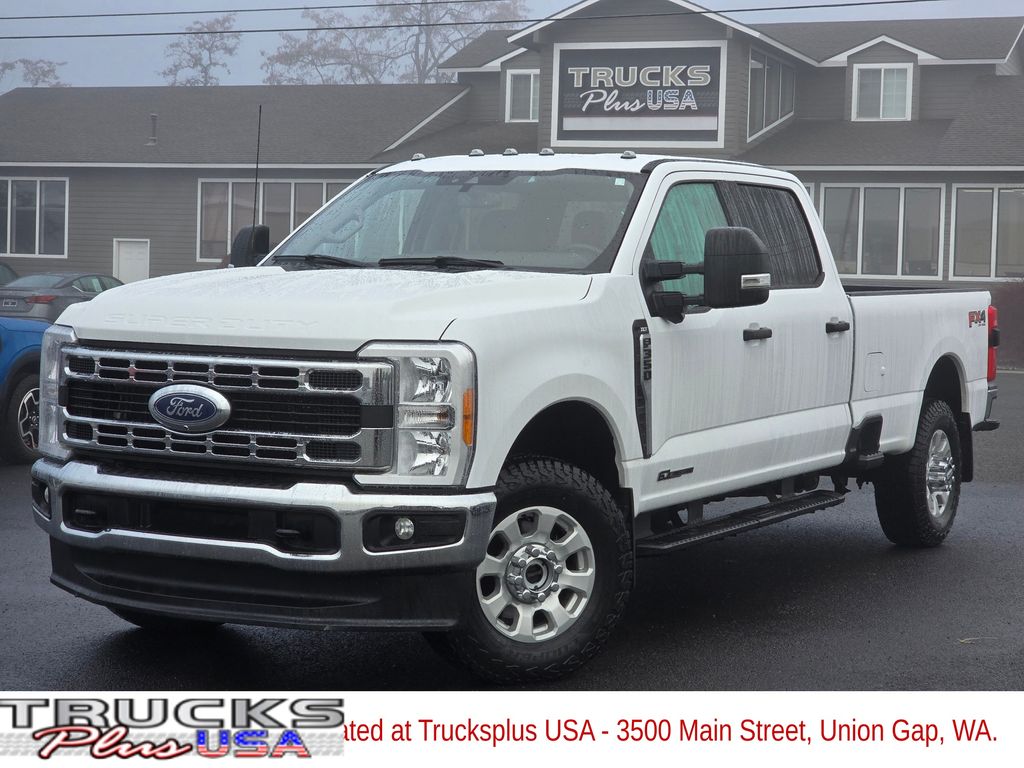2023 Ford F-350 Super Duty XLT's photo