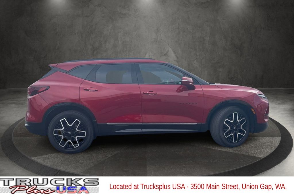 2023 Chevrolet Blazer RS photo 2