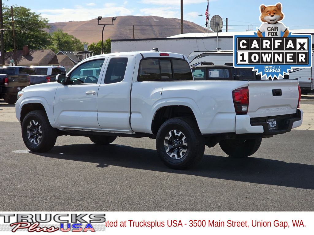 2022 Toyota Tacoma SR photo 3