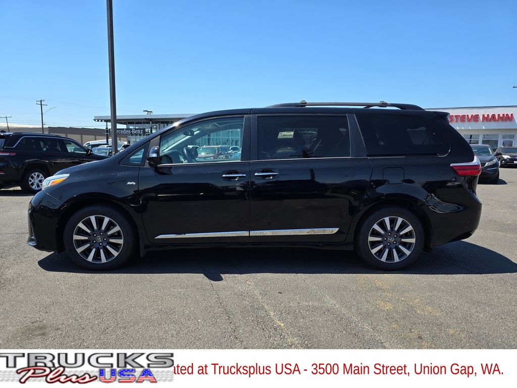 2020 Toyota Sienna Limited Premium photo 2