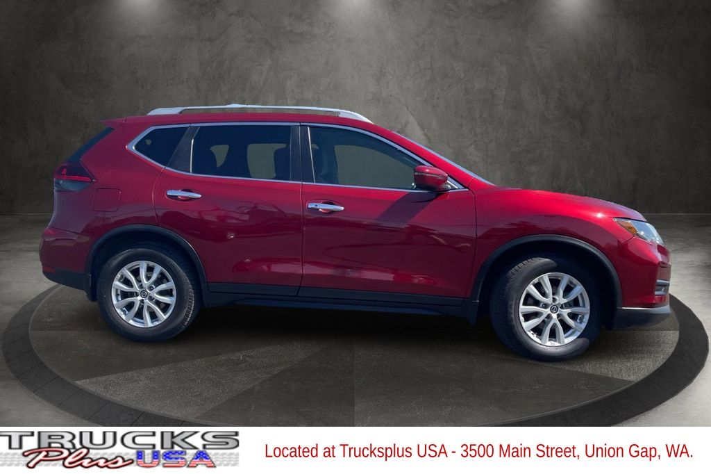 2019 Nissan Rogue SV photo 2