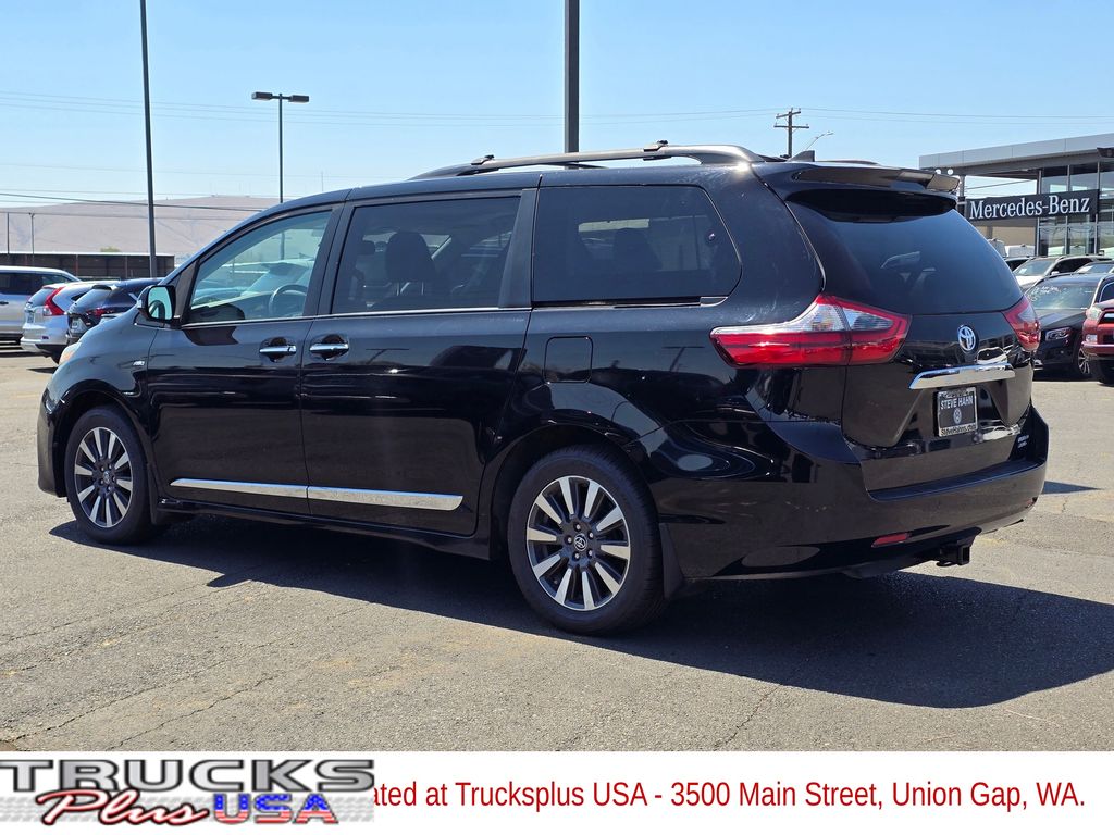 2020 Toyota Sienna Limited Premium photo 3