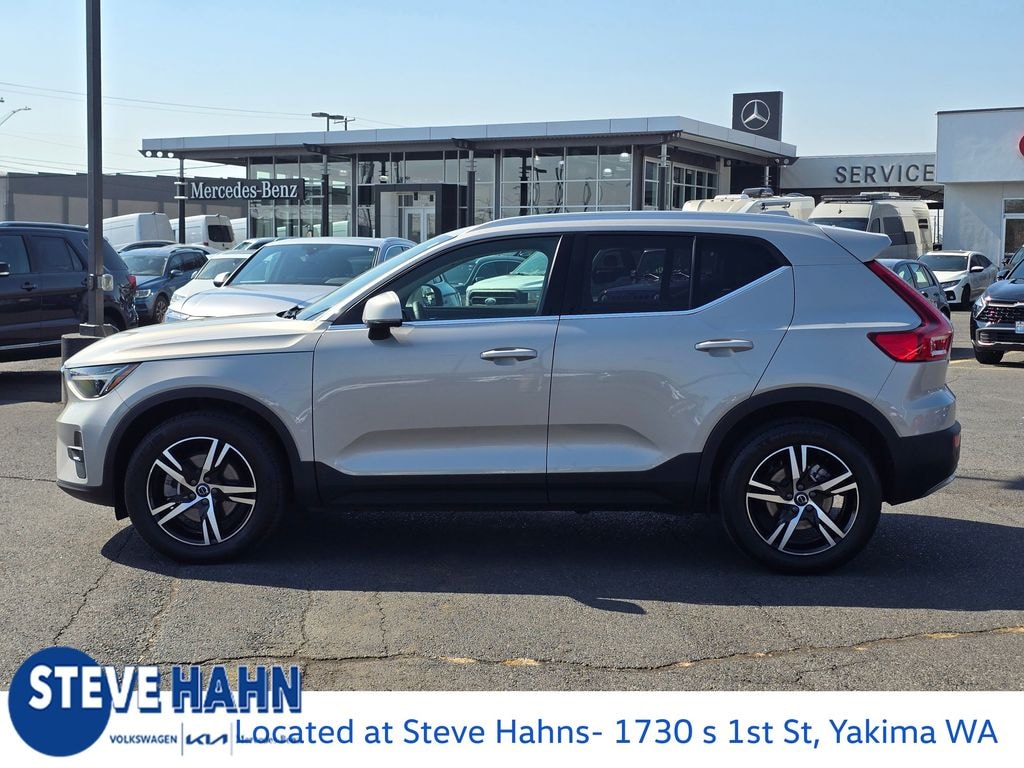 Used 2023 Volvo XC40 B5 AWD Plus Bright SUV
